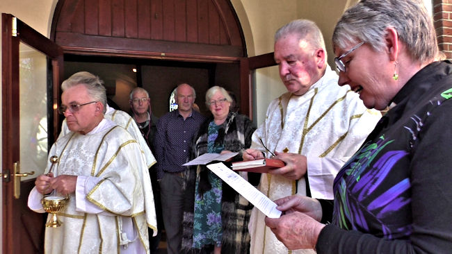  The Reverend Jan Clark reads a dedication prayer.jpg 